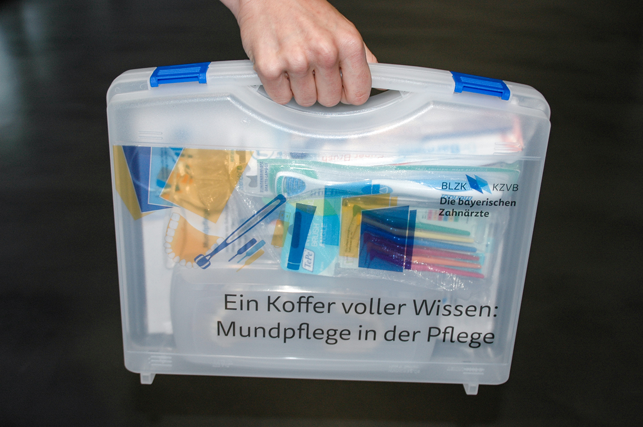 Ein Koffer voller Wissen: Mundpflege in der Pflege, Bild 1