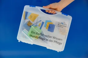 Schulungskoffer „Ein Koffer voller Wissen: Mundpflege in der Pflege“