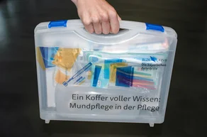 Schulungskoffer „Ein Koffer voller Wissen: Mundpflege in der Pflege“