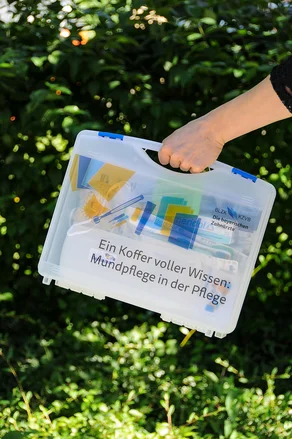 Schulungskoffer „Ein Koffer voller Wissen: Mundpflege in der Pflege“